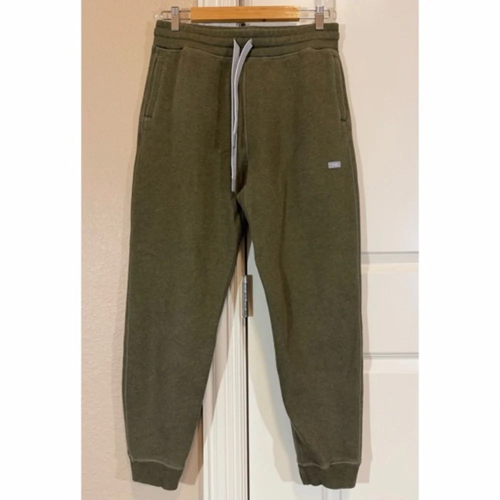 Figs Fleece Men’s Off Shift Relaxed Jogger Sweatpants